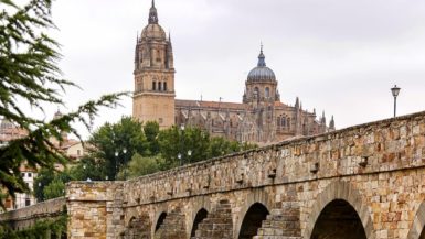 Puente de Salamanca y catedral